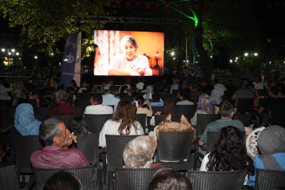 Bursa Yenişehir’de açık hava sinemasıyla nostaljik hafta sonu