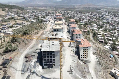 Hatay Hassa'da afet konutlarının yapımı devam ediyor