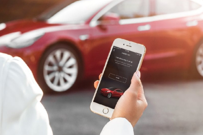 Tesla'dan kritik güncelleme: Telefon anahtarı sorunu çözüldü!