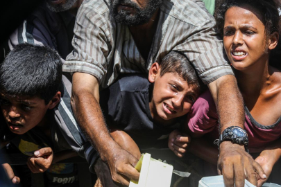 Katil İsrail, Gazze'de 6'sı çocuk 21 Filistinliyi daha katletti