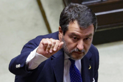 Salvini'den Macron’a: İstiyorsan miğferini ve tüfeğini alıp Ukrayna’ya gidebilirsin