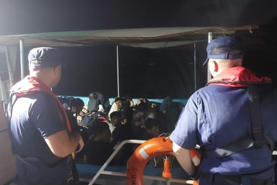 Çanakkale'de 56 kaçak göçmen ve 4 göçmen kaçakçısı yakalandı