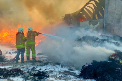 Tokat’ta kumaş geri dönüşüm deposunda çıkan yangın kontrol altına alındı