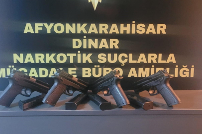 Afyonkarahisar'da şüpheli araçta 4 ruhsatsız tabanca ele geçirildi