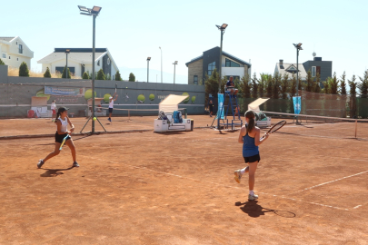 Bursa Nilüfer’de genç raketler mücadele etti