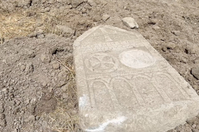 Çorum'da altyapı çalışması sırasında tarihi mezar taşı bulundu