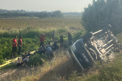 Hatay'da servis minibüsü tarlaya devrildi: 8'i çocuk, 13 yaralı