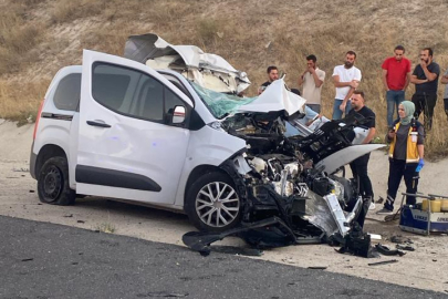 Nevşehir'de hafif ticari araç tıra arkadan çaptı: 1 ölü, 1 yaralı