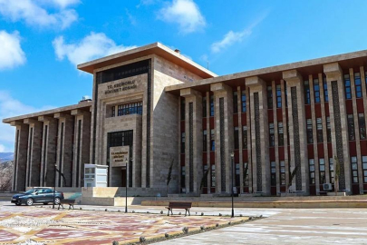 Sosyal medyada o binaya "şatafat, lüks" tepkileri yağıyor! 15 bin nüfuslu ilçede...