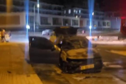 Bursa Nilüfer'de park halindeki otomobil alev aldı!