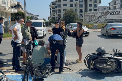 Antalya'da otomobil ile motosiklet çarpıştı, yaralıya yoldan geçen doktor müdahale etti
