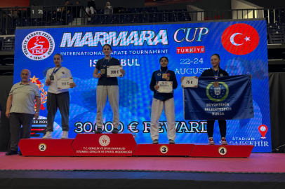 Bursa Büyükşehir Belediyesporlu karateciler uluslararası turnuvada 3 madalya kazandı