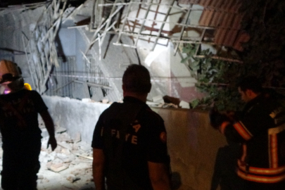 Malatya'da hasarlı evin çatısı çöktü