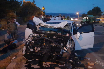 Samsun'da otomobil ile traktör çarpıştı: 3 yaralı