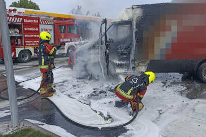 Balıkesir'de akaryakıt istasyonunda araç yangını