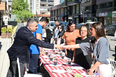 Bursa Yıldırım Belediye Başkanı Yılmaz üreten kadınlarla buluştu