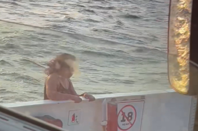 Feribottan denize atlayan yolcunun görüntüleri ortaya çıktı