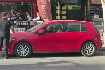 İstanbul Sultangazi'de otomobil kurşun yağmuruna tutuldu