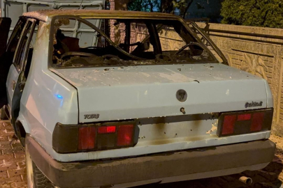 Kayseri'de park halindeki otomobil alev aldı