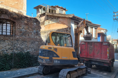Kepçeler duvarları yıktı: Bursa'da tarihi kilise gün yüzüne çıktı!