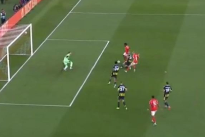 Benfica-Fenerbahçe maçının ilk anlarında inanılmaz olay