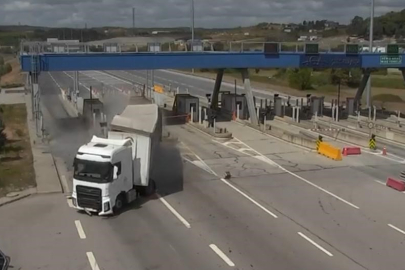 İstanbul Çekmeköy'deki tır kazası güvenlik kamerasına yansıdı