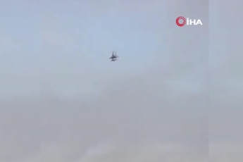 Polonya’da gösteri provası sırasında F16 savaş uçağı yere çakıldı