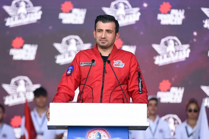 Selçuk Bayraktar 'Tarihte bir ilk' diyerek duyurdu! 'Yeni bir çağ başlattık'