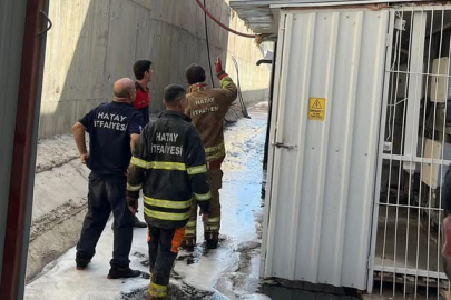 Antakya’da mobilya atölyesinde yangın çıktı