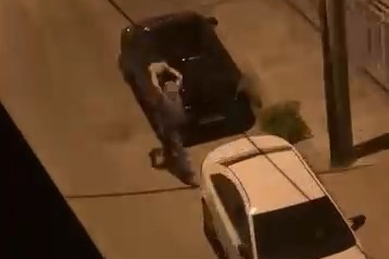 Bursa'da alkollü şahıs sokakta camı sağlam otomobil bırakmadı