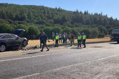 Manisa'da iki otomobil çarpıştı: 3 ölü