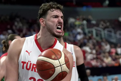 12 Dev Adam, FIBA Avrupa Şampiyonası'nda 3'te 3 yaptı