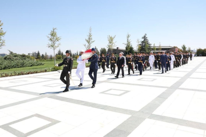 Bakan Güler, Devlet Mezarlığı'nı ziyaret etti