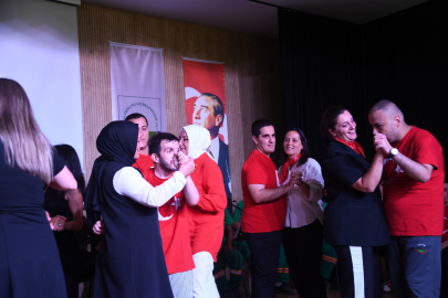 Bursa'da engelli bireylerden Osmangazi’de 30 Ağustos Zafer Bayramı kutlaması