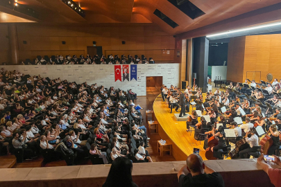 Bursa’da Zafer Bayramı ruhu müzikle yankılandı