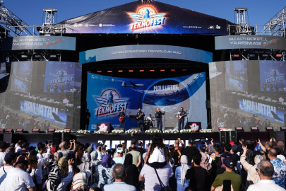 TEKNOFEST Mavi Vatan'da "Yüksek İrtifa" grubu konser verdi