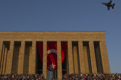 Zaferin 103. yıl dönümünde SOLOTÜRK'ten saygı uçuşu