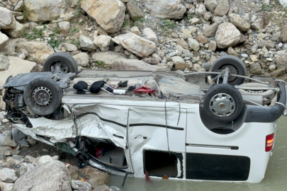 Düzce’de piknikten dönen ailenin aracı dereye uçtu: 6 yaralı