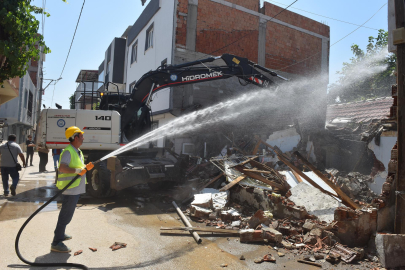 Bursa Yıldırım’da metruk bina temizliği sürüyor