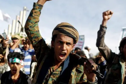 Husiler, 11 BM personelini gözaltına aldı