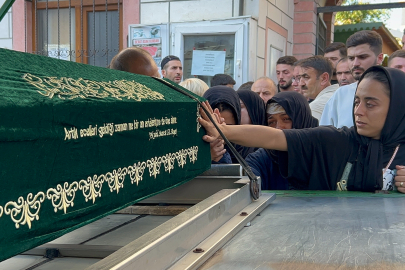 İstanbul Eyüpsultan’da öldürülen 20 yaşındaki genç son yolculuğuna uğurlandı