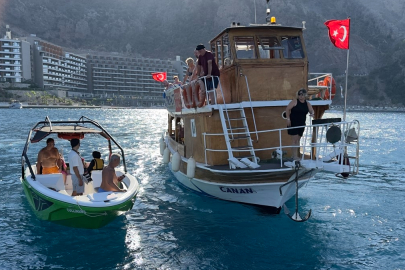 Muğla Marmaris'te jet ski ve tur teknesi çarpıştı