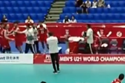 U21 Milli Voleybol Takımı'nda skandal olay! Yumruk yumruğa birbirlerine girdiler...