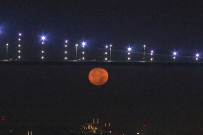 Yılın en uzun 'Kanlı Ay' tutulması geliyor