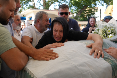 İzmir'de anneden uçak kazasında yitirdiği kızına acı veda