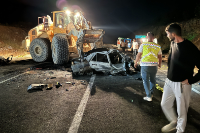 Karabük'te alev topuna dönen otomobillerden geriye demir yığınları kaldı