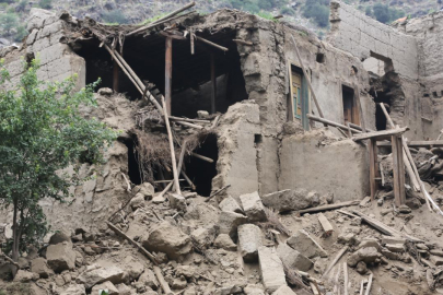 Afganistan'daki üçüncü depremin ardından ölü sayısı 2 bin 205'e yükseldi