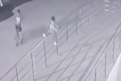 Ankara'da tırmandığı demir korkuluklardan düşen çocuk ağır yaralandı