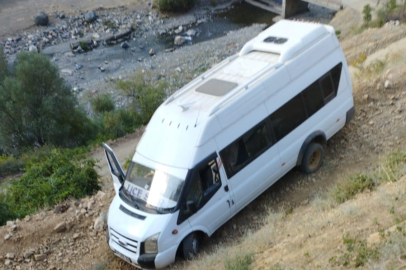 Bingöl'de kontrolden çıkan minibüs şarampole girdi: 7 yaralı