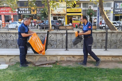 Bursa Gemlik’te izinsiz afişlere zabıta müdahalesi